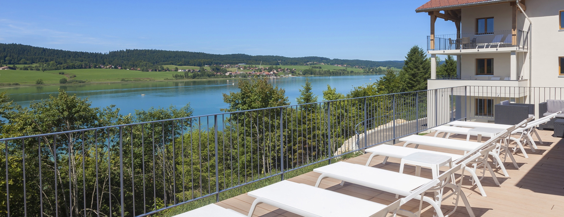 Terrasse Les Rives Sauvages hôtel Franche-Comté